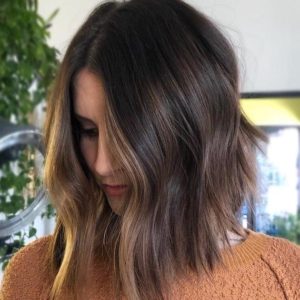 Capelli colore caffè freddo